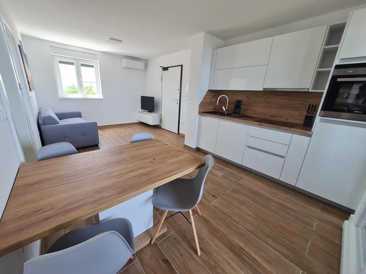 Apartmani Adria 닌 외부 사진